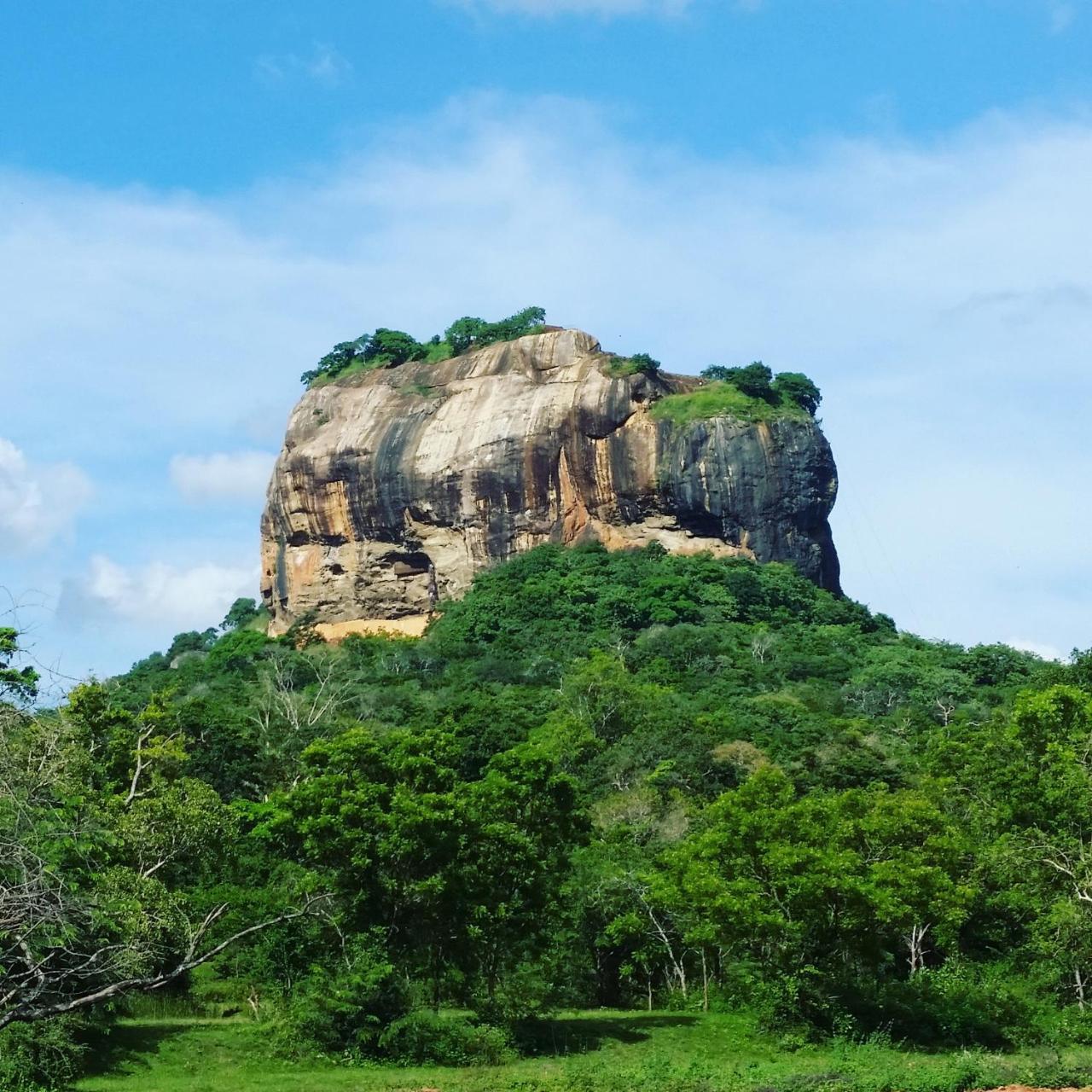 Rho Sigiriya Lake Edge Retreat Kibissa Exterior photo